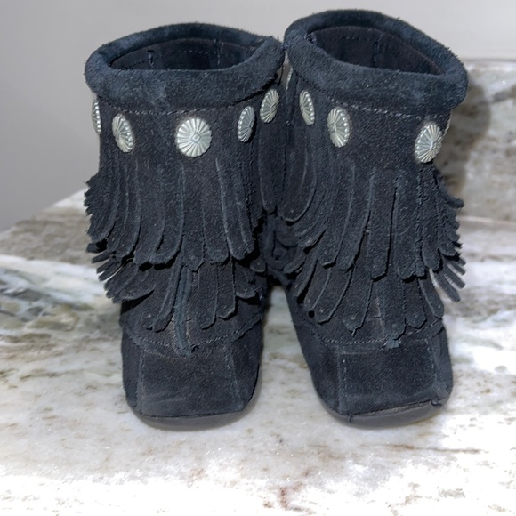 Minnetonka Double Fringe Side Zip Boot 7 - Picture 2 of 12